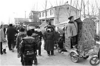 熱點(diǎn)新聞：江蘇豐縣校車事故疑問：水溝何以淹死15人?