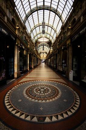 服裝行業(yè)：合肥奢侈品牌“招兵買馬”也“奢侈